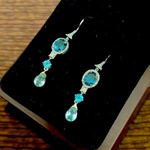 Teardrop stone dangling earrings